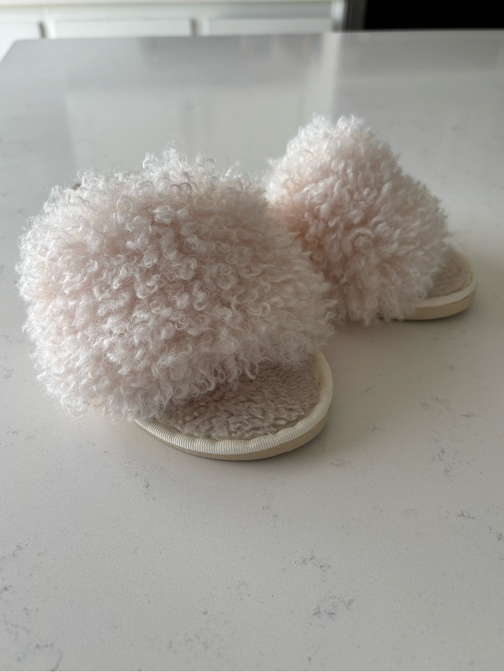 Casa Clara Fuzzy teddy slide slippers